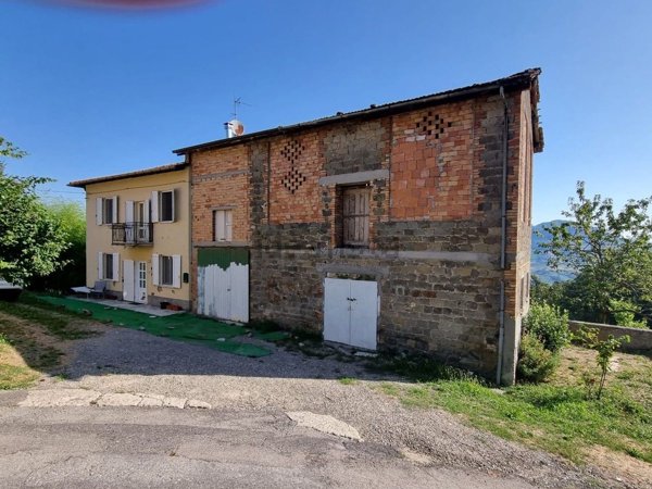 casa indipendente in vendita a Castelnovo ne' Monti in zona Maro