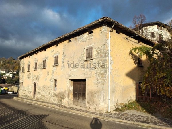 casa indipendente in vendita a Castelnovo ne' Monti in zona Casino