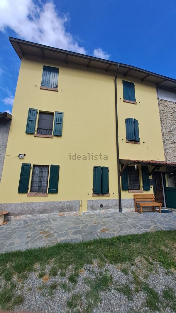 casa indipendente in vendita a Castelnovo ne' Monti in zona Castagnedolo