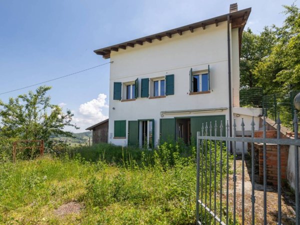 casa indipendente in vendita a Castelnovo ne' Monti in zona Cerreto