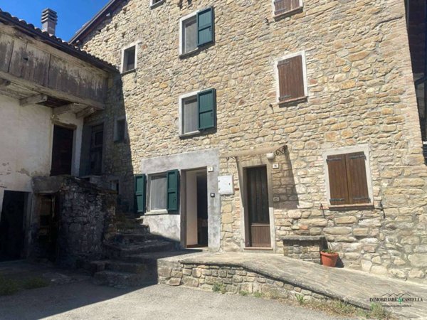 casa indipendente in vendita a Castelnovo ne' Monti in zona Castagnedolo