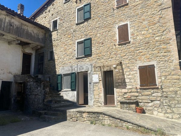 esavano in vendita a Castelnovo ne' Monti in zona Castagnedolo