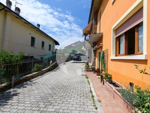 intera palazzina in vendita a Castelnovo ne' Monti