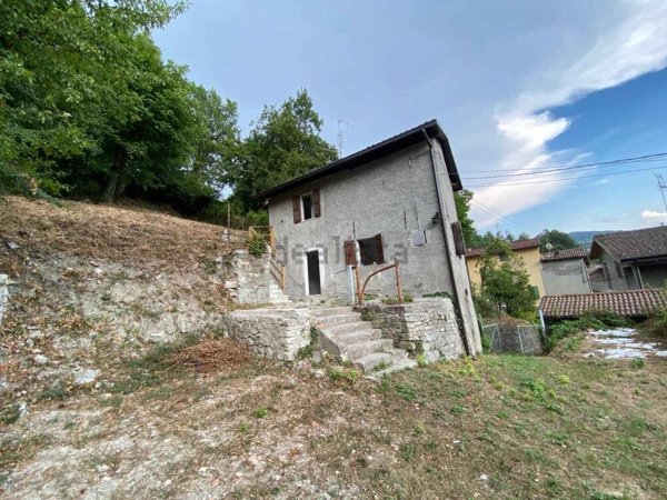 quadrivano in vendita a Castelnovo ne' Monti in zona Gatta