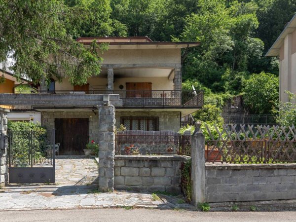 casa indipendente in vendita a Castelnovo ne' Monti in zona Casino