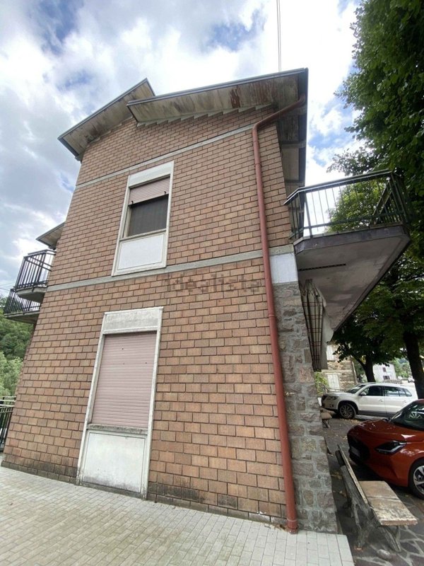 casa indipendente in vendita a Castelnovo ne' Monti in zona Gatta