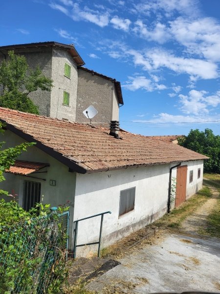 casa indipendente in vendita a Castelnovo ne' Monti in zona Casale