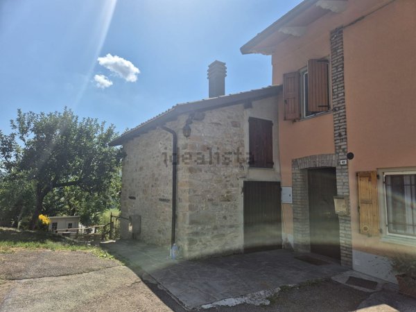 casa indipendente in vendita a Castelnovo ne' Monti in zona Fariolo