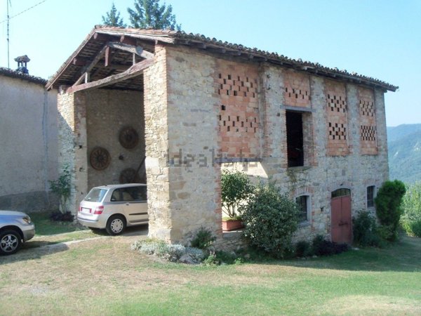 casale in vendita a Castelnovo ne' Monti in zona Gombio