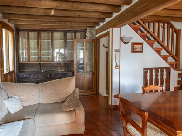 casa indipendente in vendita a Castelnovo ne' Monti in zona Casino