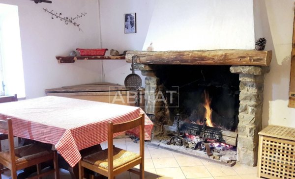 casa indipendente in vendita a Castelnovo ne' Monti in zona Bondolo