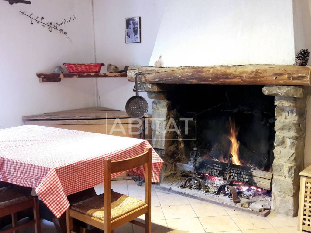 casa indipendente in vendita a Castelnovo ne' Monti in zona Bondolo