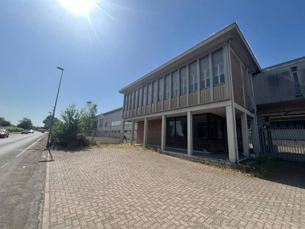 locale commerciale in vendita a Cavriago