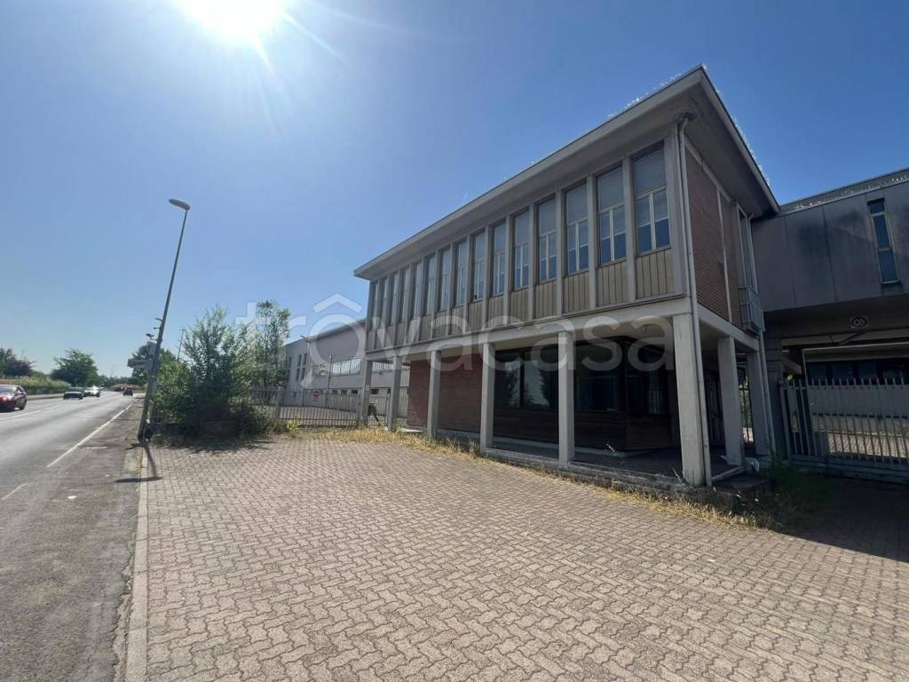 locale commerciale in vendita a Cavriago