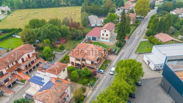 casa indipendente in vendita a Cavriago