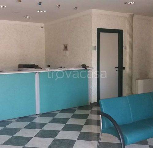 locale commerciale in vendita a Cavriago