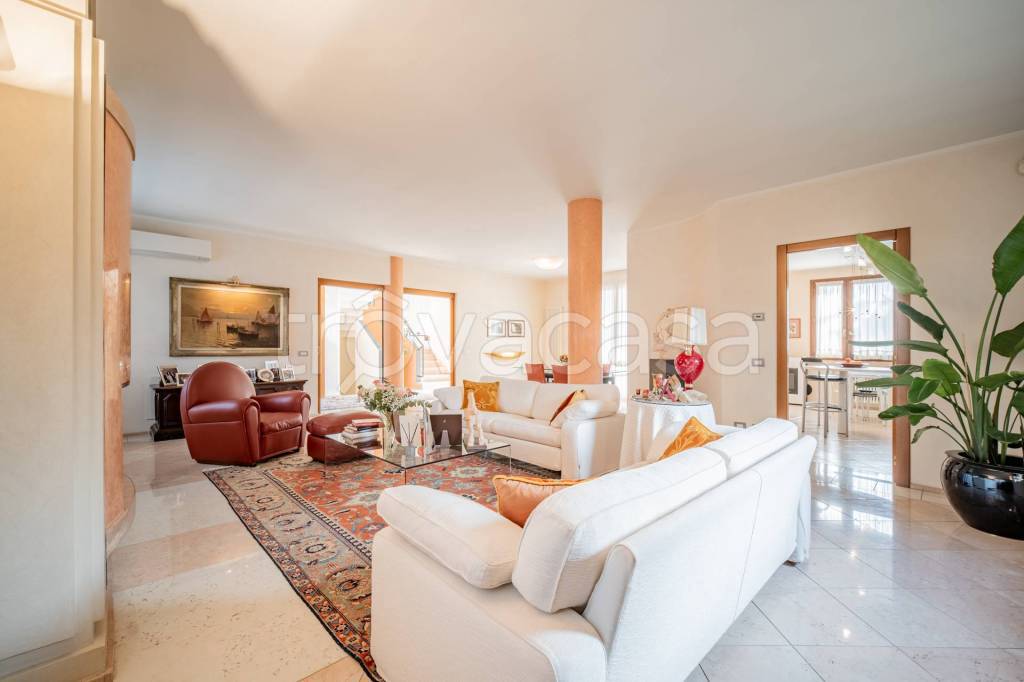 casa indipendente in vendita a Cavriago