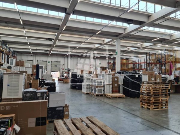 locale commerciale in vendita a Cavriago