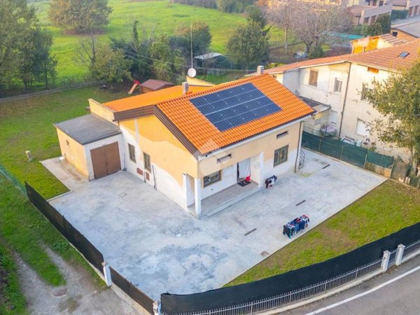 casa indipendente in vendita a Cavriago