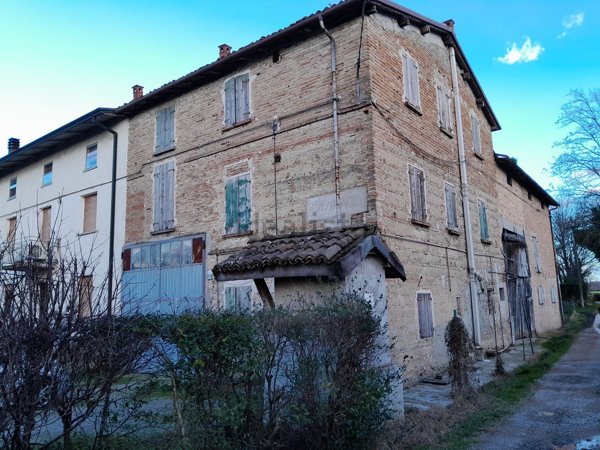 casale in vendita a Cavriago