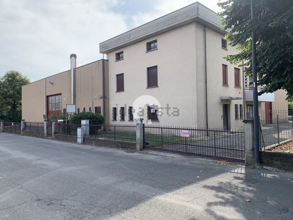 locale commerciale in vendita a Cavriago