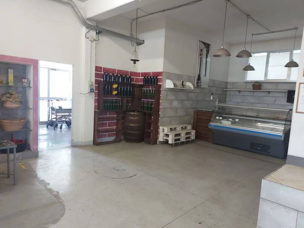 negozio in vendita a Cavriago