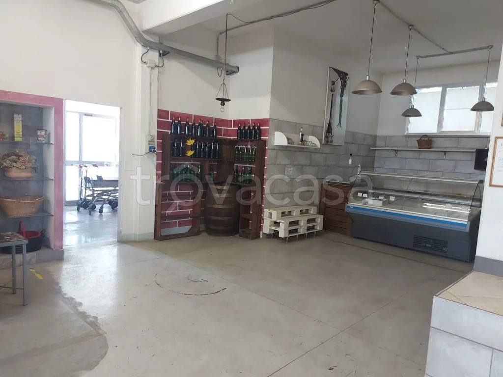 negozio in vendita a Cavriago