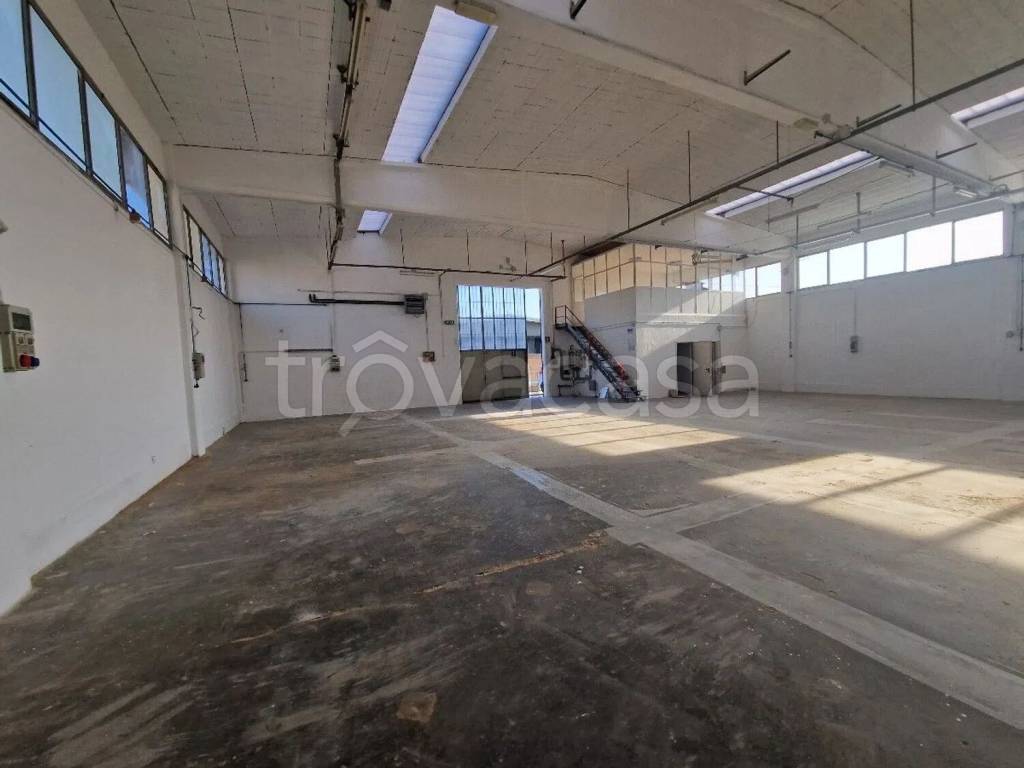 locale commerciale in vendita a Cavriago