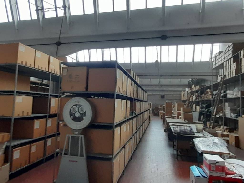 locale commerciale in vendita a Cavriago