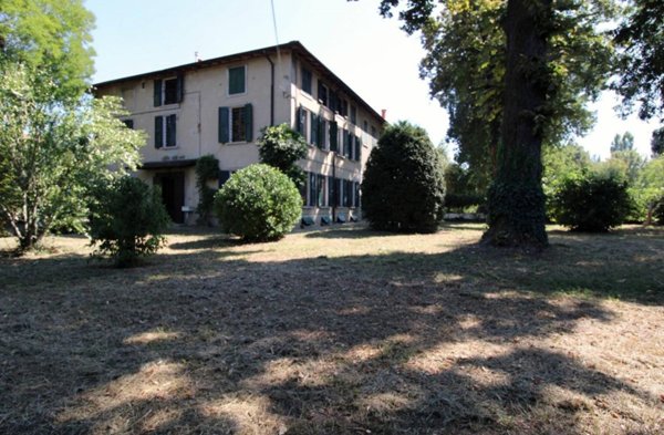 locale di sgombero in vendita a Cavriago