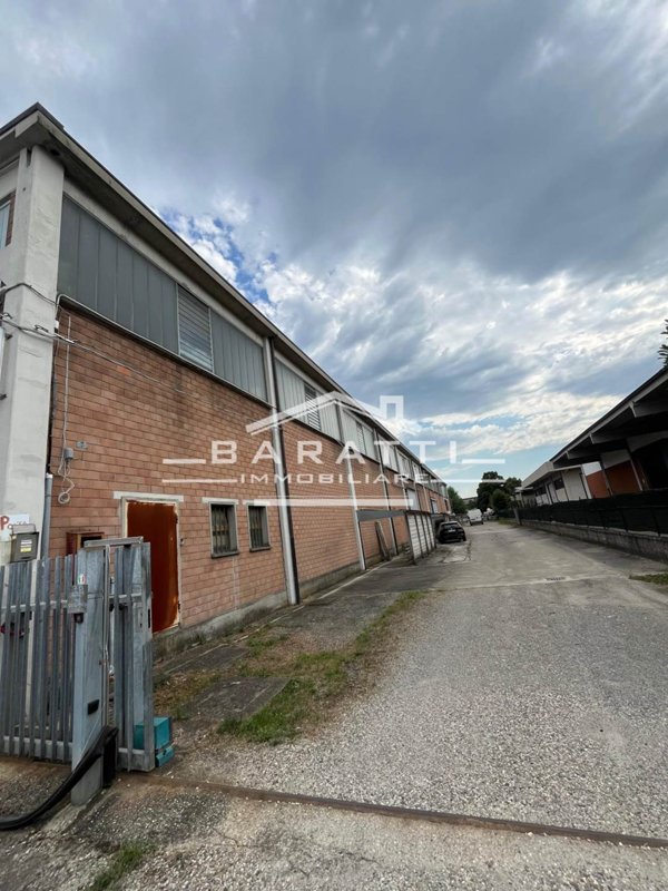 capannone in vendita a Cavriago
