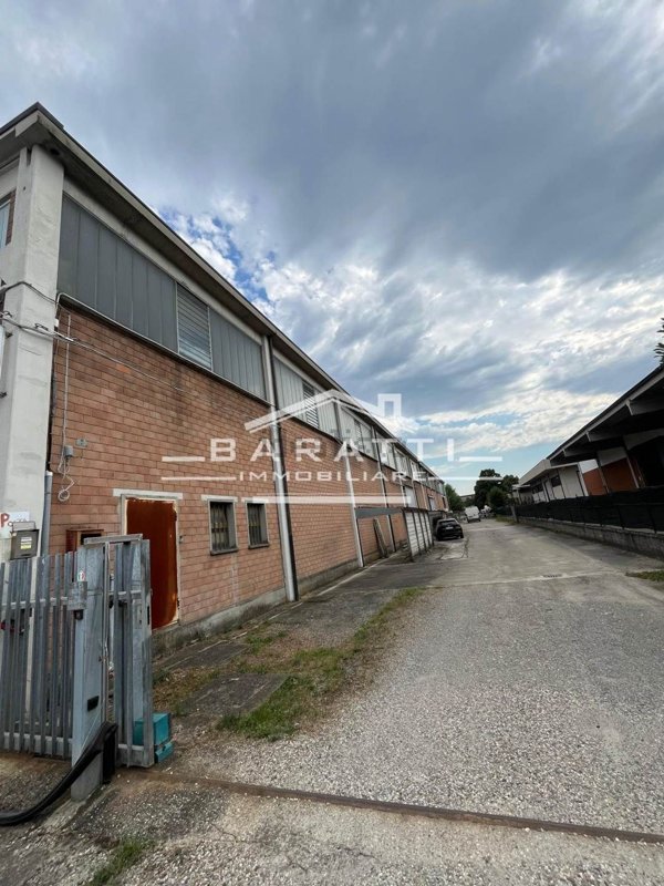 capannone in vendita a Cavriago