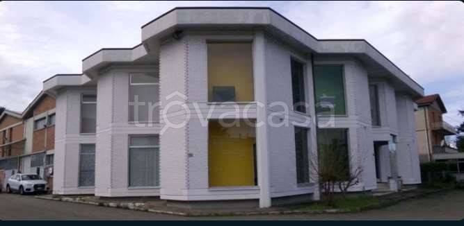 negozio in vendita a Cavriago