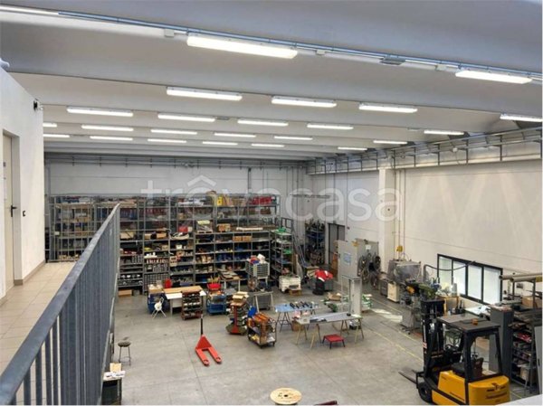 locale commerciale in vendita a Cavriago