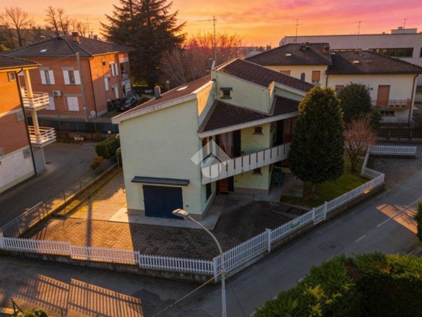 casa indipendente in vendita a Cavriago