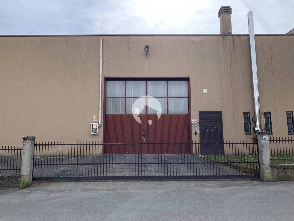 capannone in vendita a Cavriago