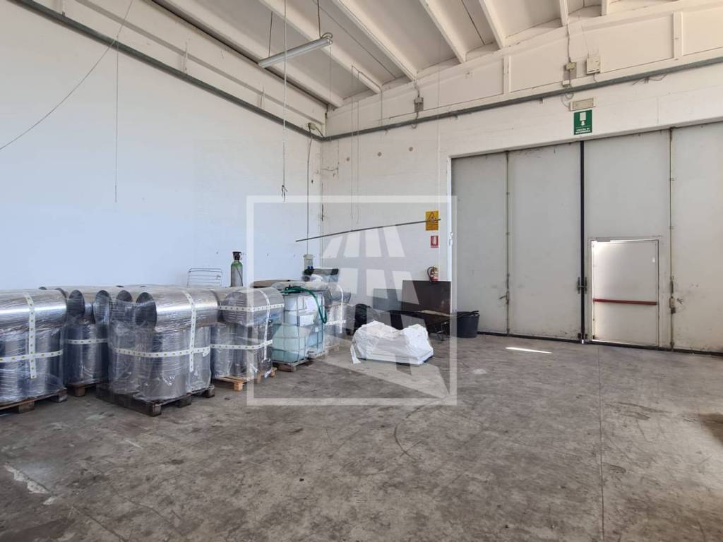 locale commerciale in vendita a Cavriago