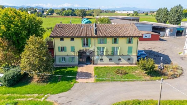 casa indipendente in vendita a Cavriago in zona Quercioli