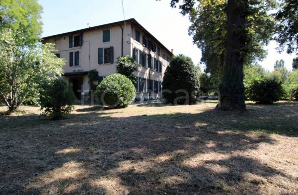 locale di sgombero in vendita a Cavriago in zona Quercioli
