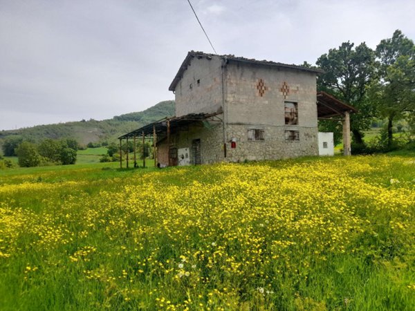casa indipendente in vendita a Canossa in zona Casalino