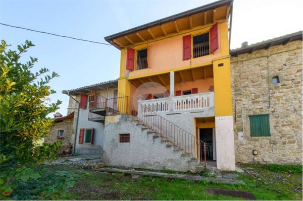 casa indipendente in vendita a Canossa in zona Roncaglio
