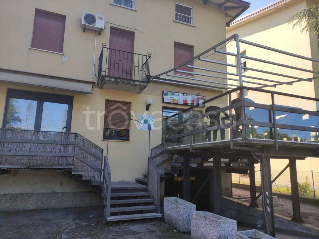 quadrivano in vendita a Canossa