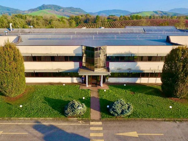 locale commerciale in vendita a Canossa in zona Ciano d'Enza