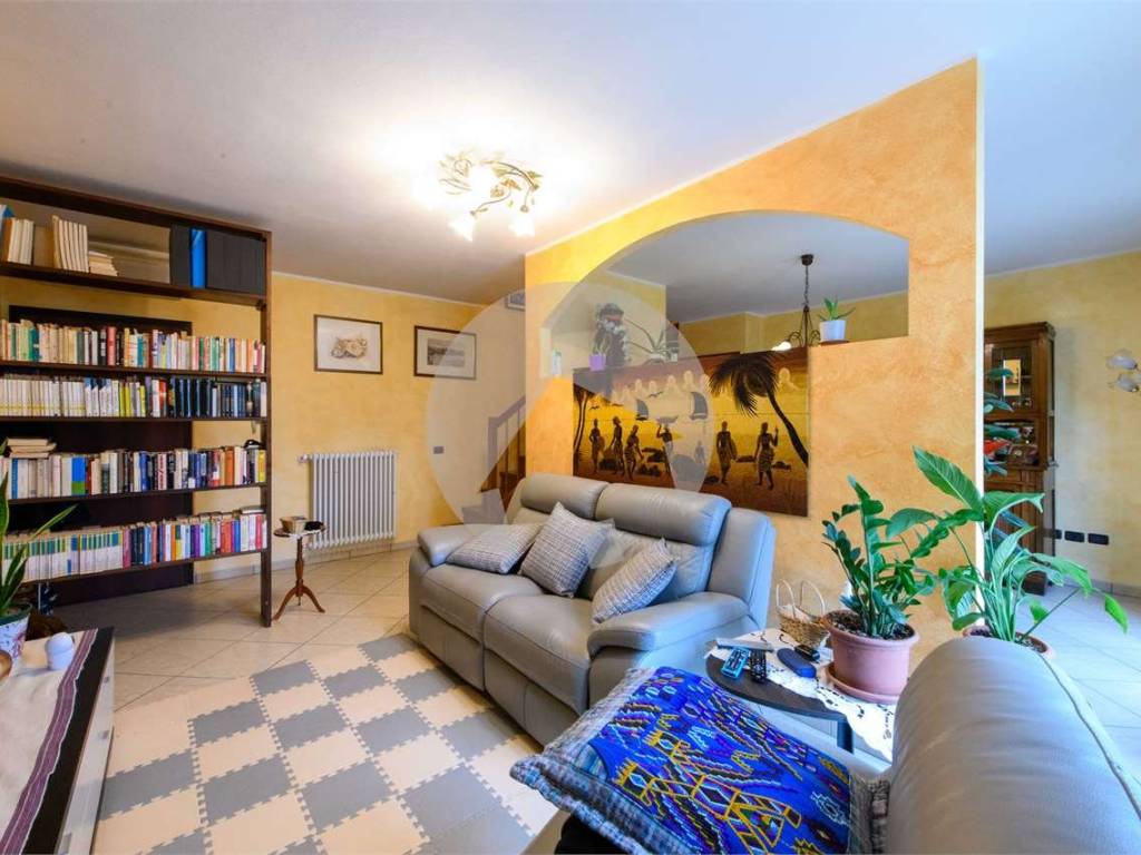 appartamento in vendita a Canossa in zona Ciano d'Enza
