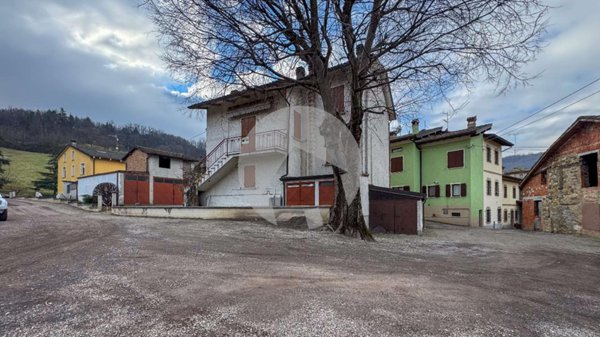 appartamento in vendita a Canossa in zona Cerezzola
