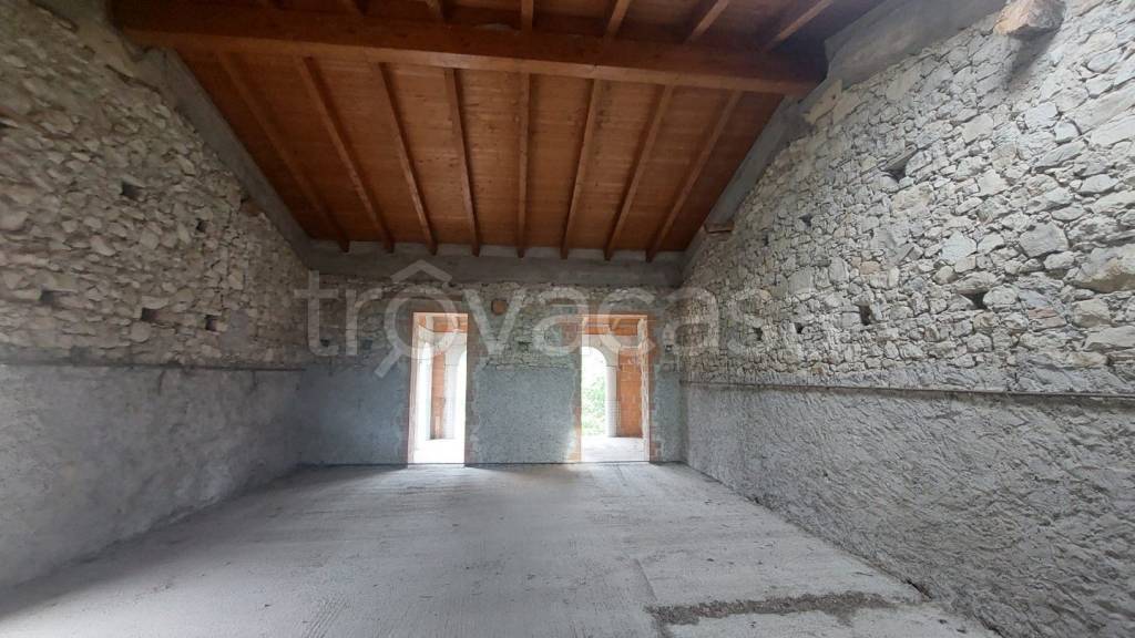 casa indipendente in vendita a Canossa in zona Casalino