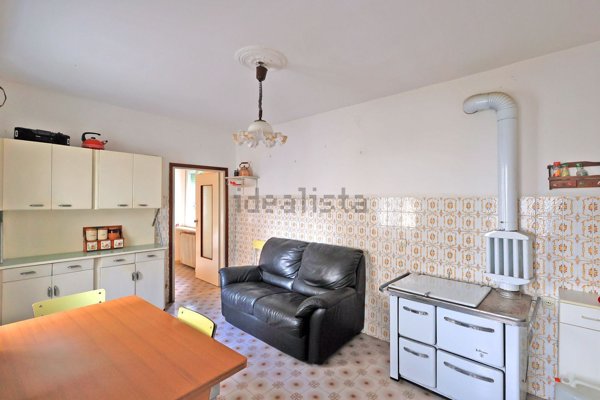 casa indipendente in vendita a Canossa in zona Roncovetro