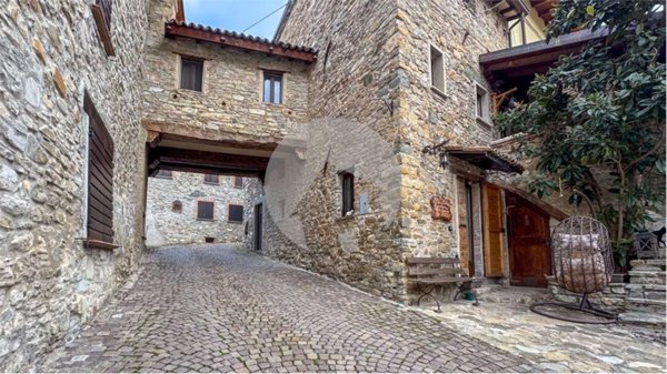 appartamento in vendita a Canossa in zona Cerezzola