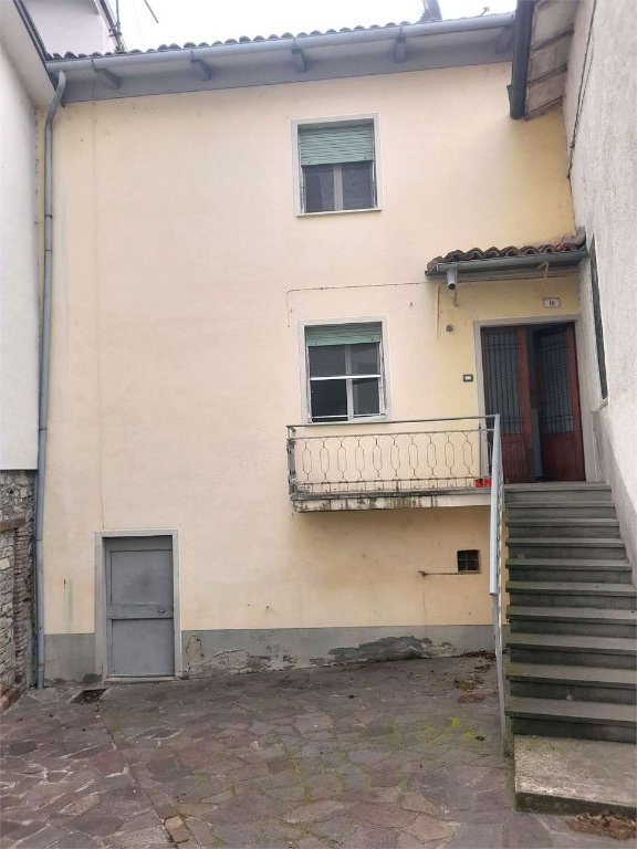 casa indipendente in vendita a Canossa in zona Roncovetro
