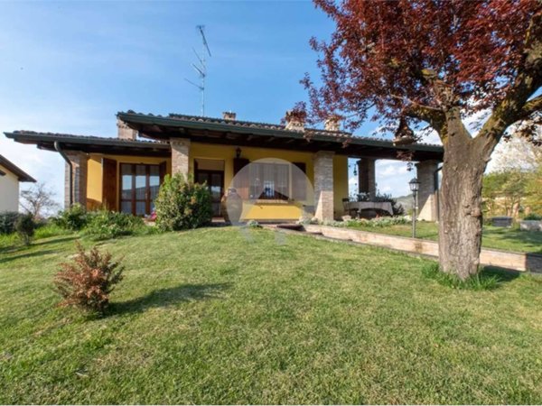 casa indipendente in vendita a Canossa in zona Ciano d'Enza